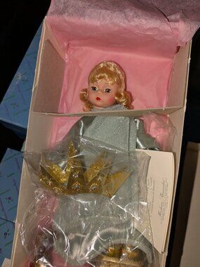 Madame Alexander Statue of Liberty Doll in Original Box Accessories 8 in Legends